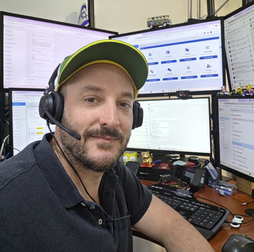 Gabriel Buchsbaum — Receptionist
